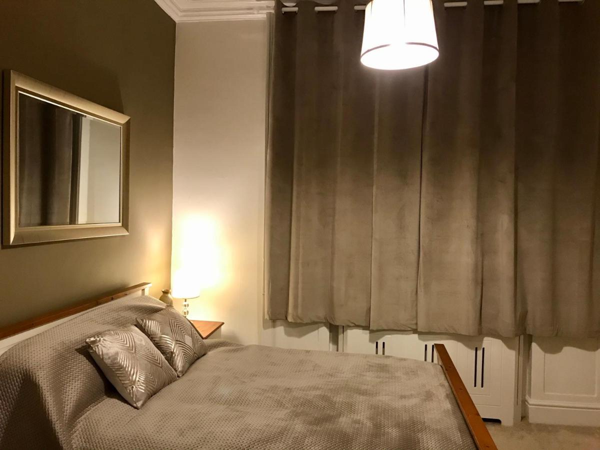Velvet Nest 5 Min Walk From Train Station Apartment *