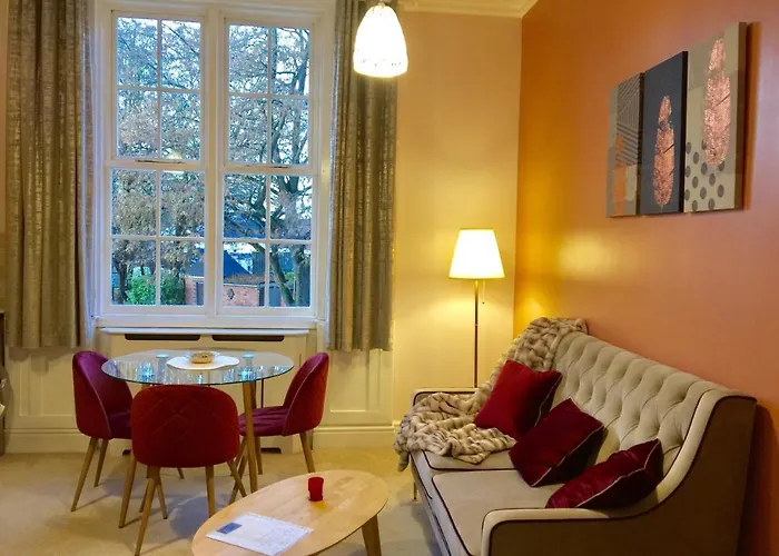 Velvet Nest 5 Min Walk From Train Station