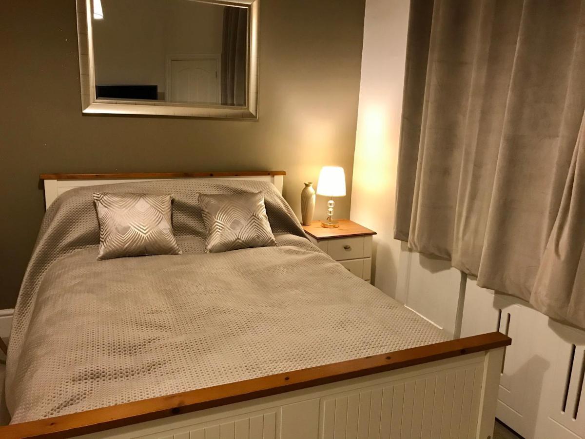 Velvet Nest 5 Min Walk From Train Station