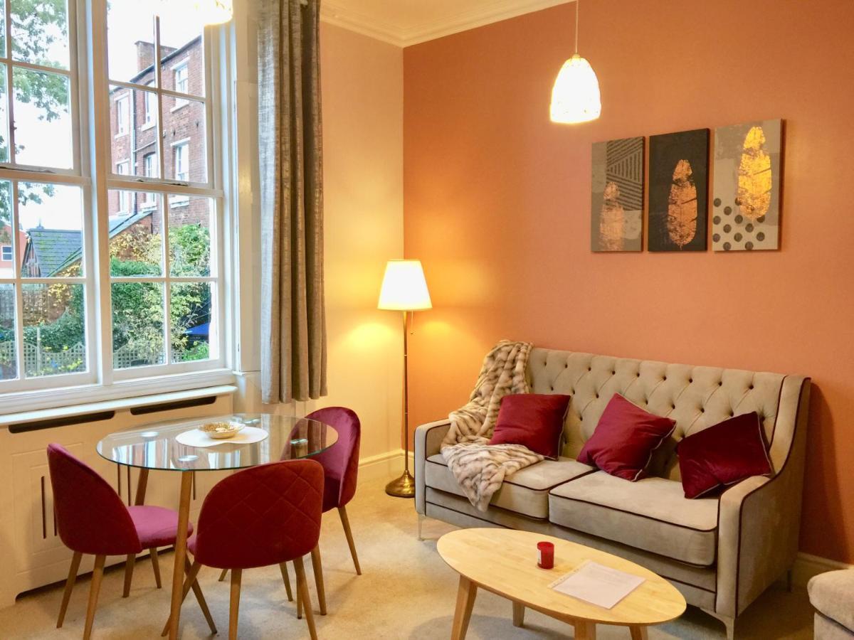 Appartamento Velvet Nest 5 Min Walk From Train Station *