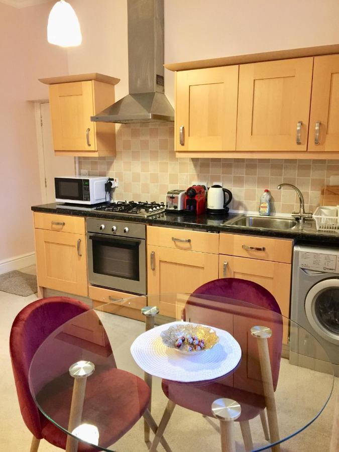 Velvet Nest 5 Min Walk From Train Station Appartamento